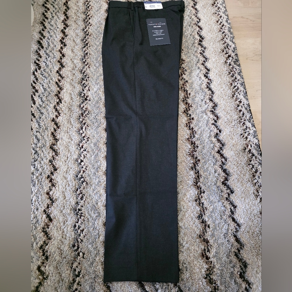 Tommy Hilfiger Mens Dress Pants 32x32 Charcaol Wrinkle Free Career $95 Relax Fit - Picture 2 of 8